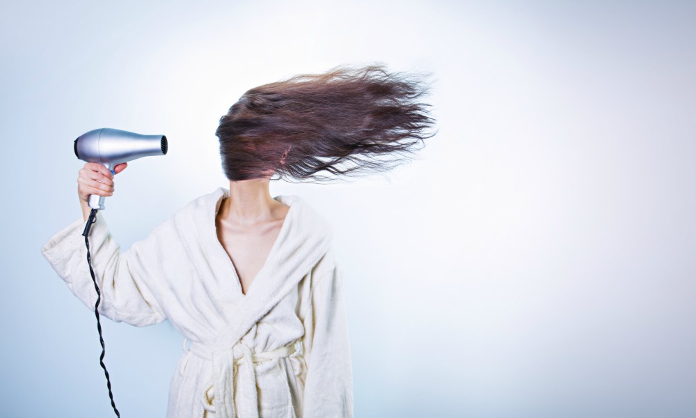 Capelli effetto scopa? “Spazzali” via con Zinco e Selenio