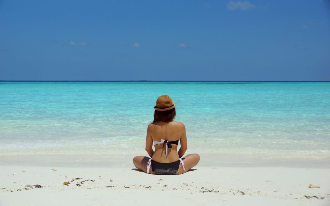 Guida all’abbronzatura perfetta: come proteggersi dal sole in modo naturale