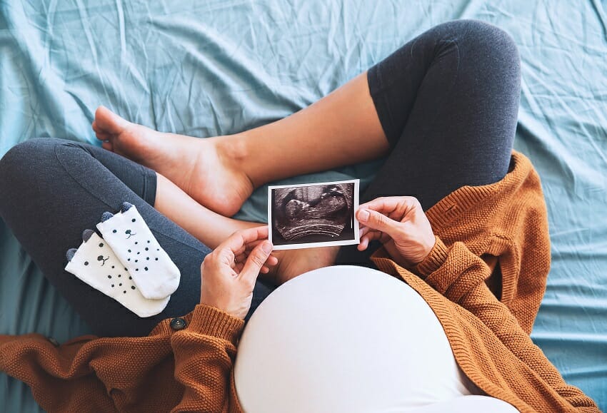 Neomamme a 30 anni, molte più donne posticipano la gravidanza