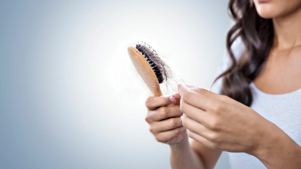 le cause della caduta dei capelli