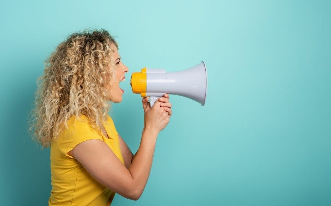 Come cambia la voce con le fluttuazioni ormonali